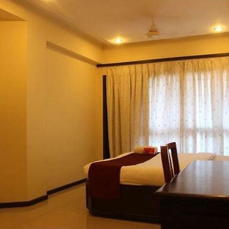 P M Regency Hotel Vadodara Eksteriør billede