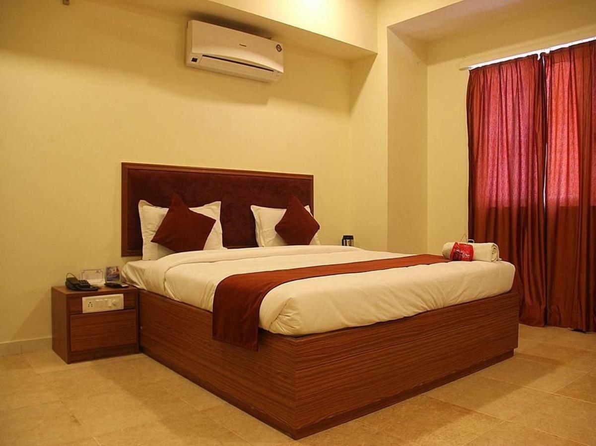 P M Regency Hotel Vadodara Eksteriør billede