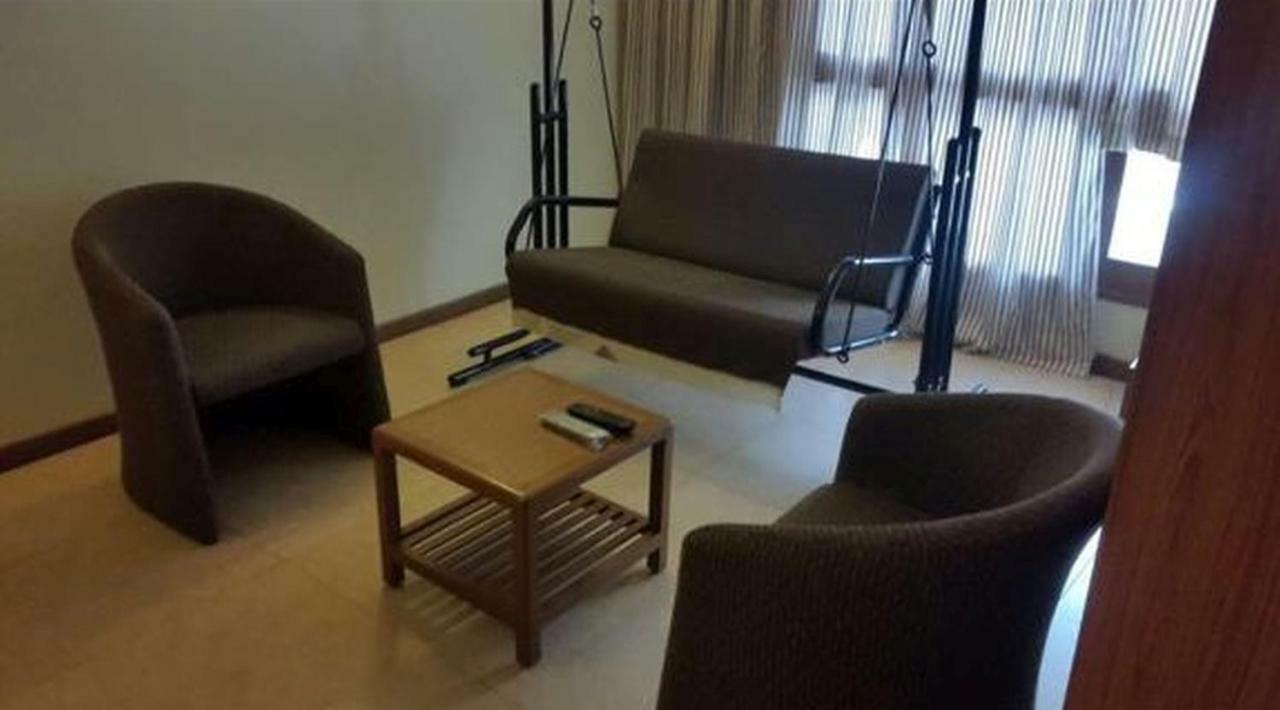 P M Regency Hotel Vadodara Eksteriør billede