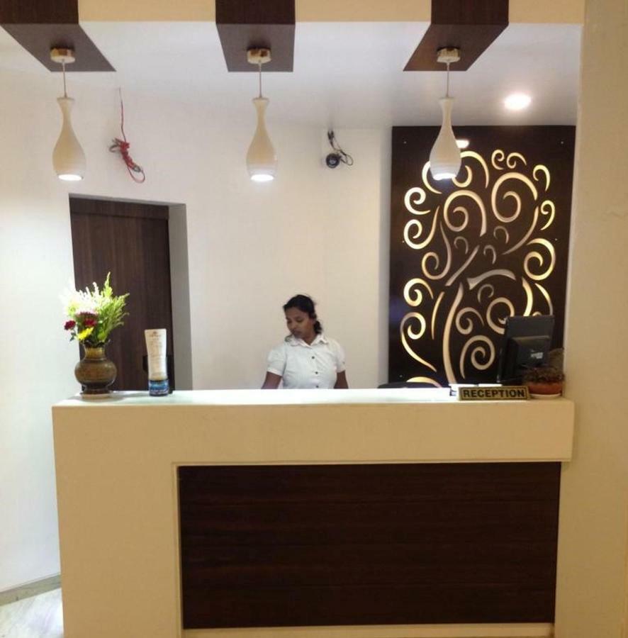 P M Regency Hotel Vadodara Eksteriør billede